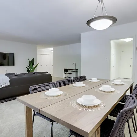 Luxury Apartment At Crystal City With Amazing Amenities